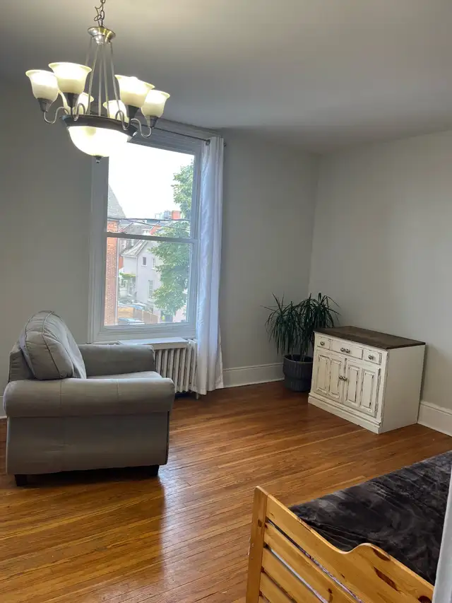 Lease transfer: beautiful 1 bedroom apartment steps from Stauff in Long Term Rentals in Kingston - Image 2