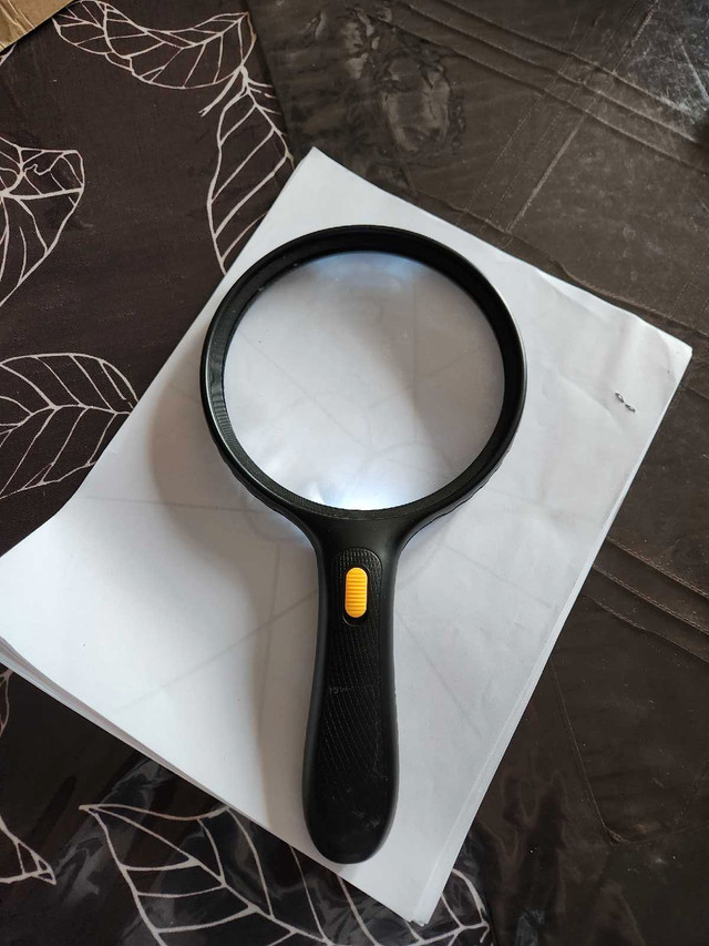 Large light up Magnifying Glass in Hobbies & Crafts in Winnipeg