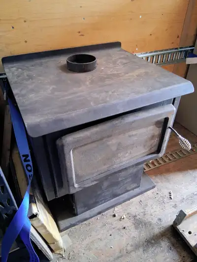 Used OSBURN Canadian made Model 2400 Wood Stove – Space Heater Very little useage and in very good c...