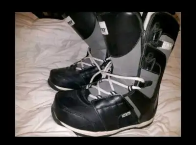 RIDE MENS SIZE 8 SNOWBOARD BOOTS, View more