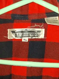 Chemise / veste rouge et noire taille médium