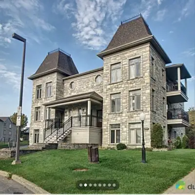 CESSION DE BAIL POUR LE 1ER MARS 2026 Magnifique condo 2 chambres. Secteur très tranquille dans un c...