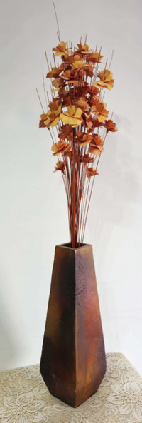Vases de décoration avec fleurs en bois