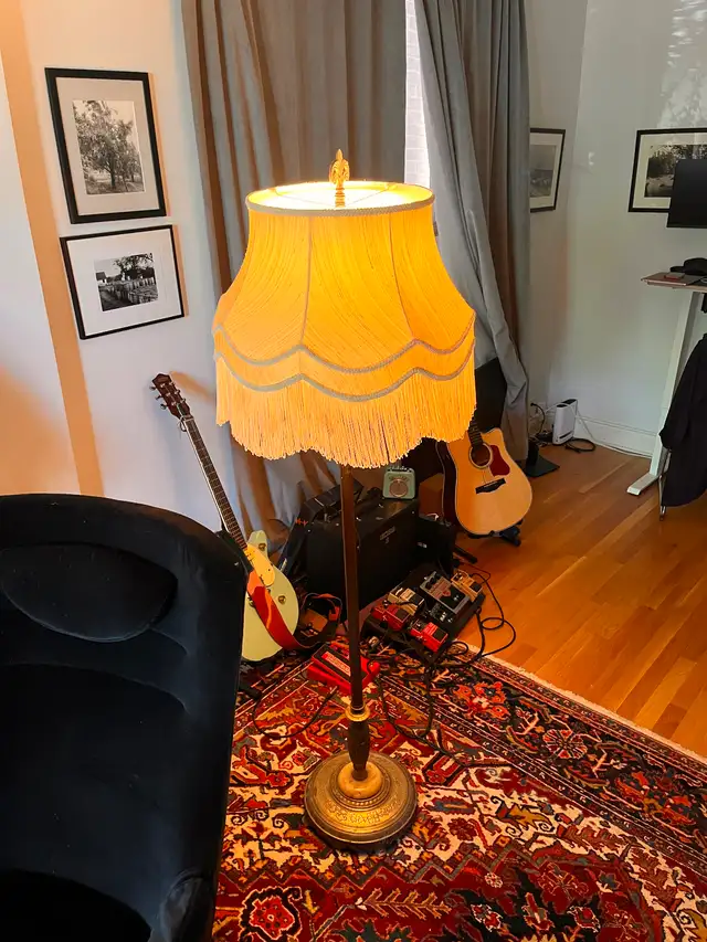 Antique Floor Lamps in Indoor Lighting & Fans in Oshawa / Durham Region - Image 5