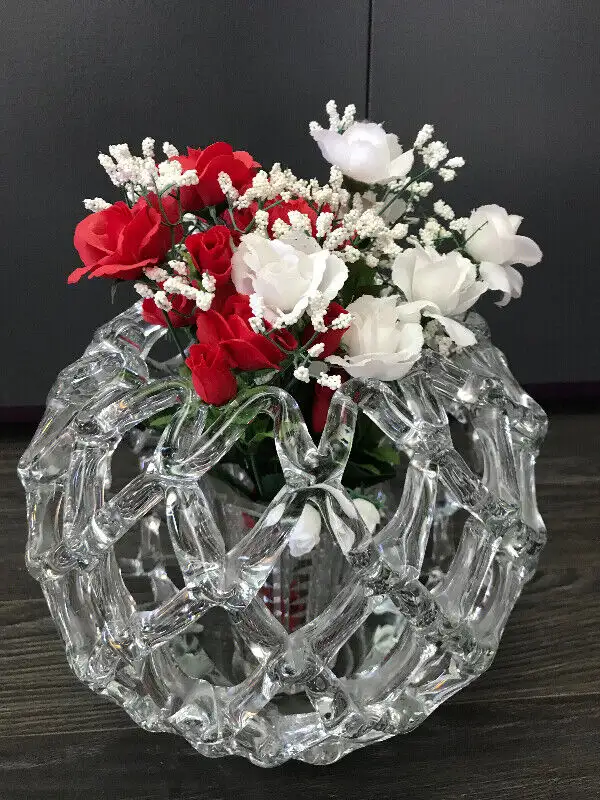 OVAL GLASS VASE in Home Décor & Accents in Grande Prairie - Image 2