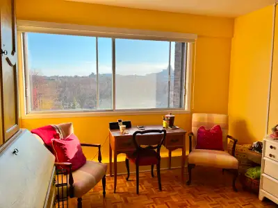 This reputable building is close to transportation parks and schools. Corner unit receives morning a...