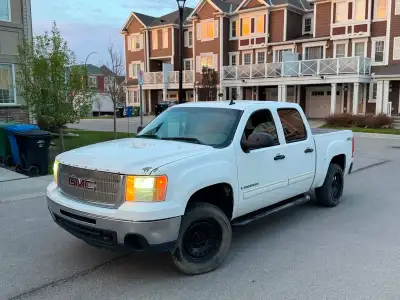 Selling my GMC Sierra 4x4. active status It’s been my daily truck, I drive it to work and everywhere...
