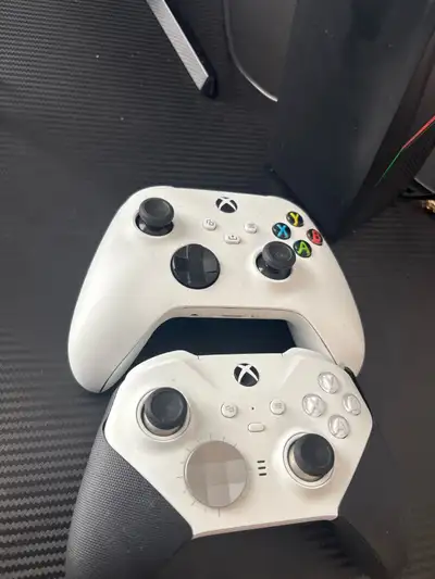 2 manettes Xbox Series X/S + Elite Series 2 Core, View more