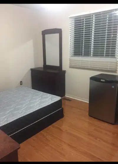 Private upper room available immediately. Wifi utilities included. Sharing 400 $ each . Intersection...