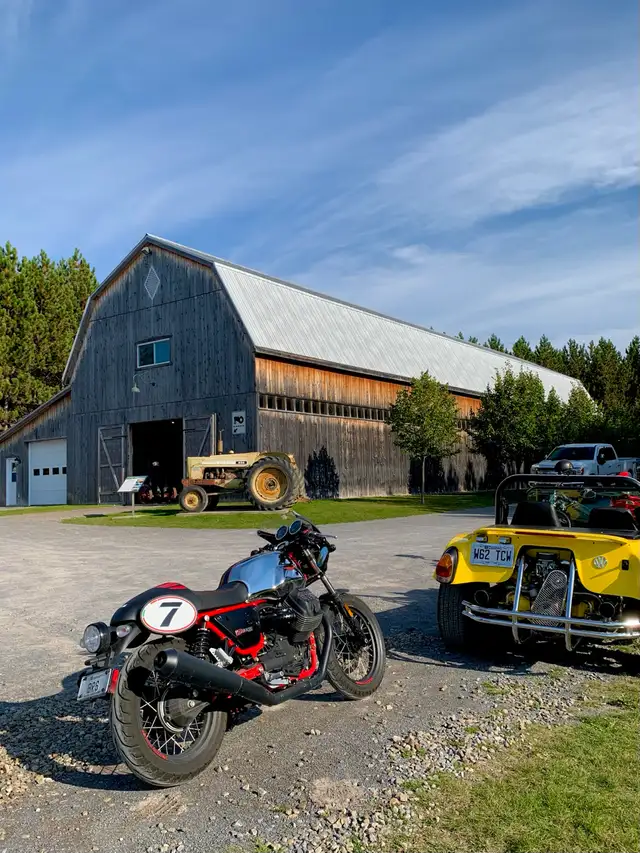 URGENT - MOTO GUZZI V7 III Cafe Racer 10th Anniversary in Other in City of Montréal - Image 3