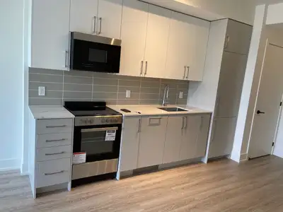 Brand New high end condo in King city It is 1+1 bed room and 2 wash room 714sqft It has underground...