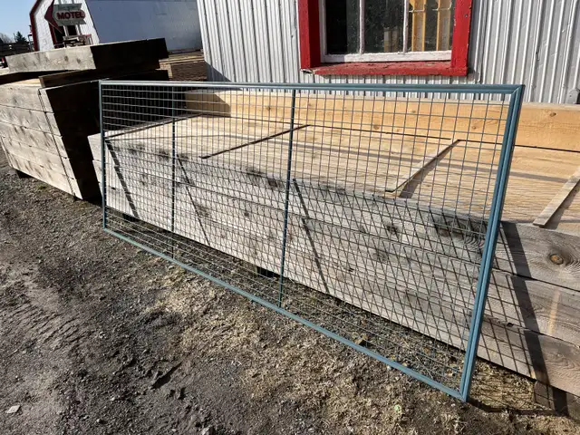 Grille de métal (grillage) in Decks & Fences in Drummondville - Image 3