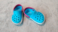 GUC Toddler Crocs Waterproof Clogs (size 4/5)