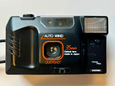 Selling a Safari QuickShot 35mm point-and-shoot film camera. This camera has been tested, cleaned, a...