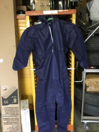 HOODED DISPOSABLE POLYPROPYLENE COVERALLS