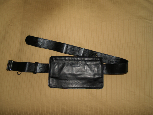 Ceinture de serveuse .en cuir noir Rudsak. dans Femmes - Sacs et portefeuilles  à Ville de Montréal