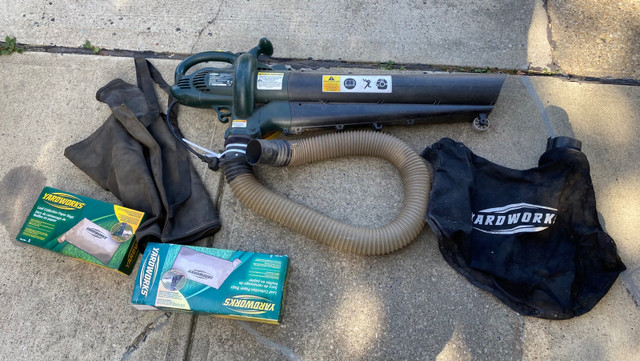 Yardworks electric blower/vac with bag & leaf collection system  in Lawnmowers & Leaf Blowers in St. Albert