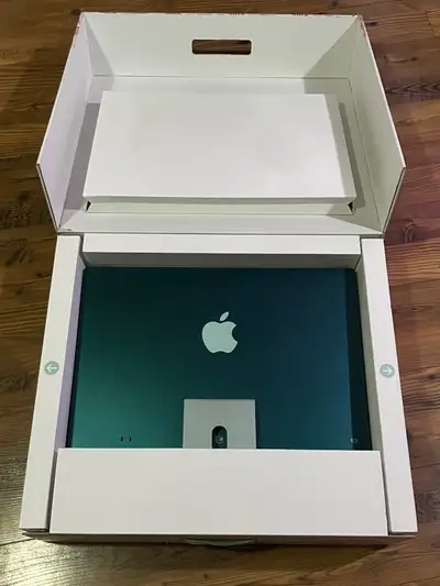 Like New Green Apple iMac 2021 w/ M1 Chip 8GB 256GB SSD in Original Box $950 Firm or Trades ?