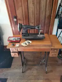Antique singer sewing machine 