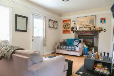 One (1) Bedroom Apartment! September 1st. Family Neighborhood!