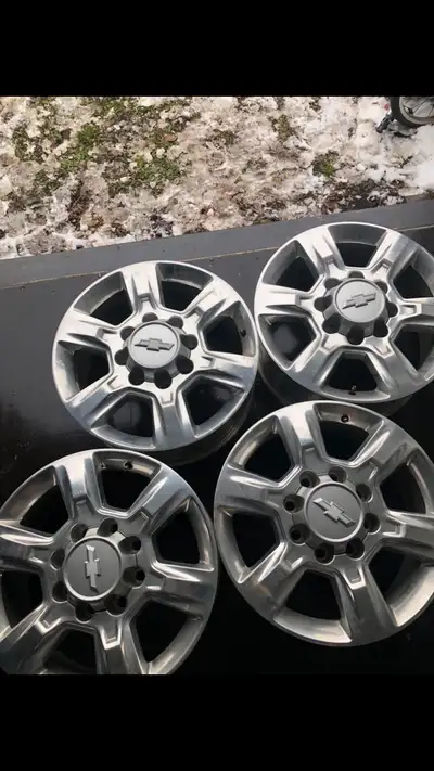 20” Chevrolet 2500 rims forsale 8x180 bolt pattern in good condition has pressure sensors that worke...
