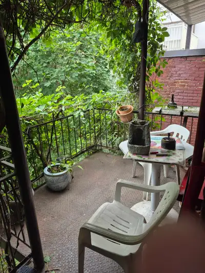 PRIX. 750. NÉGOCIABLE Pour maintenant Edifice de 5 appartement Situé au 3 étage et dernier . Très tr...