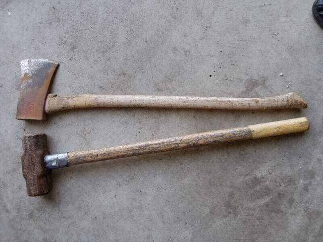 Vintage heavy axe and sledge hammer in Arts & Collectibles in Hamilton - Image 4