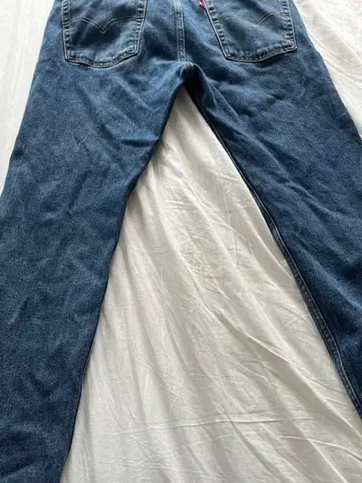 $20 Levi’s jeans are a size W32 L32 $15 Green jeans are women’s size L