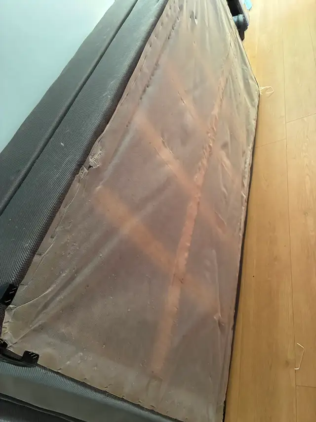 Kingsdown split box spring in Beds & Mattresses in Bedford - Image 4
