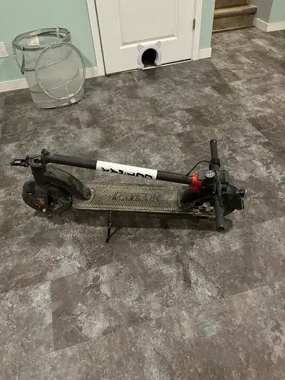 Gotrax electric scooter. Good condition. Top speed 32 km/hr. 900$ new