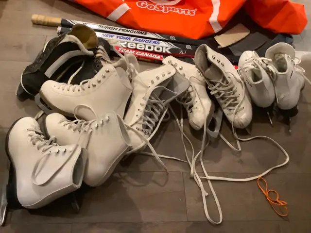 Goalie and hocHelmets, skates, mini sticks anfequipment, in Hockey in St. Catharines - Image 5
