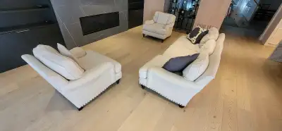 Sofa set with 2 armchairs, Lenin cloth with studing around the edges. 3 sold pieces. All the covers...