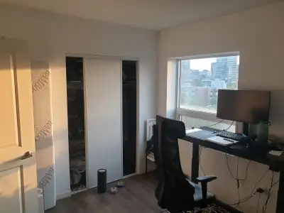 Bright 1 Bedroom for Sublet in 2BR Home – Downtown Hamilton
