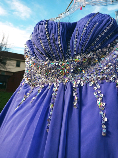 Prom dress size 6, View more