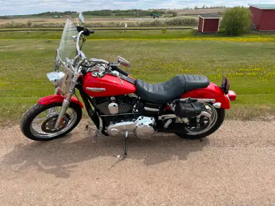 Beautiful bike in great condition. Only two owners. 2010 Harley Davidson FXDC Dyna Super Glide Custo...