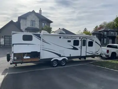 Prix pour vente rapide … à qui la chance ! Roulotte de 28 pieds et poids de 6000lbs vide; Toute équi...