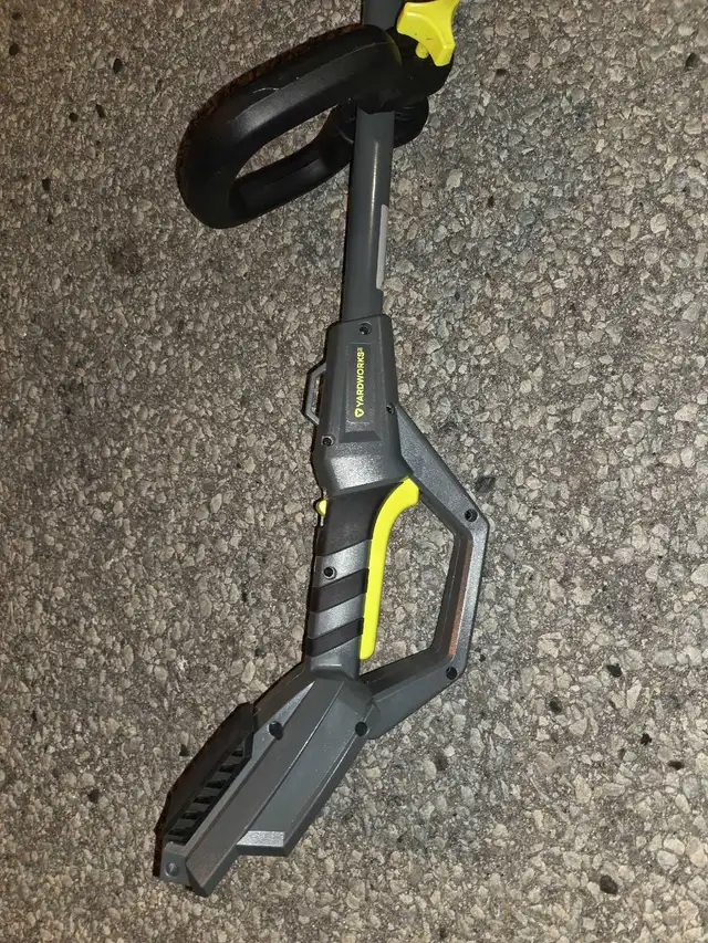 Yardworks String Trimmer in Lawnmowers & Leaf Blowers in City of Toronto - Image 4