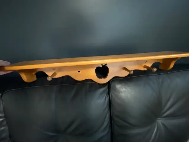 Vintage Wooden Wall Shelf w/ Apple Cut‑Out – 31”  in Home Décor & Accents in Ottawa - Image 5