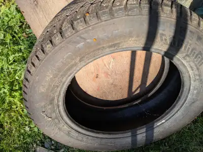 Nokia tirés, 16 pouces, hakkapeliitta10, bon pour encore une hiver, raison changement auto