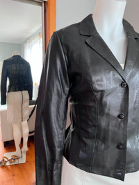 Veste en cuir noir avec dos matériel noir transparent