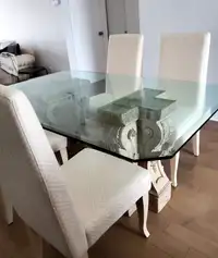 Table en verre et chaises haut de gamme