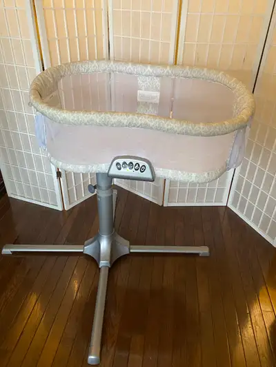 Halo Bassinest Swivel Sleeper Bassinet, View more