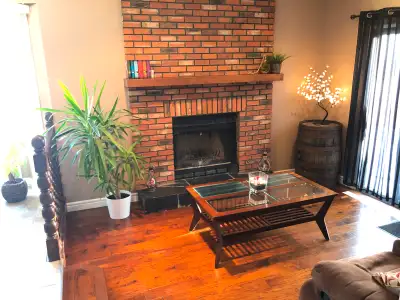 GREAT 3 BEDS, 2.5BATHS, 2 STOREY SINGLE FAMILY HOME + DBL GARAGE