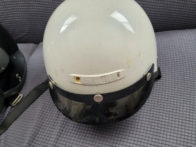MOTORCYCLE HELMUTS FOR SALE SIZE MEDIUM in Motorcycle Parts & Accessories in Bedford - Image 4