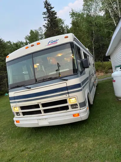 Campeur Flair Fleetwood classeur A 1993 30pi 454ci V8 Seulement 117 000Kilo Mécanique en parfaite co...