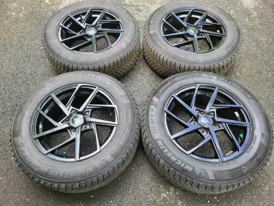 Acheté en 2024 Pneus à 8/32 et gonflé à l'azote avec valve TPMS Jantes en alliage de Hyundai 18HO35...