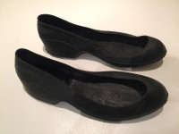 OVERSHOES / rubbers -  men's size medium.. black rubber