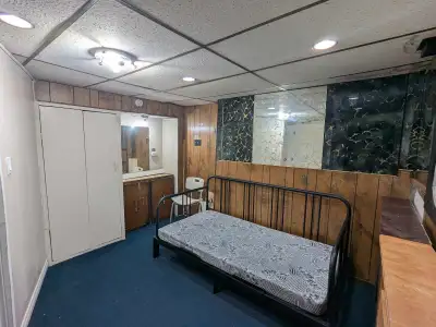 Text your IN and OUT dates** Text, whatsapp 416 910-1125 DAILY/WEEKLY RENTAL Malton Furnished Privat...