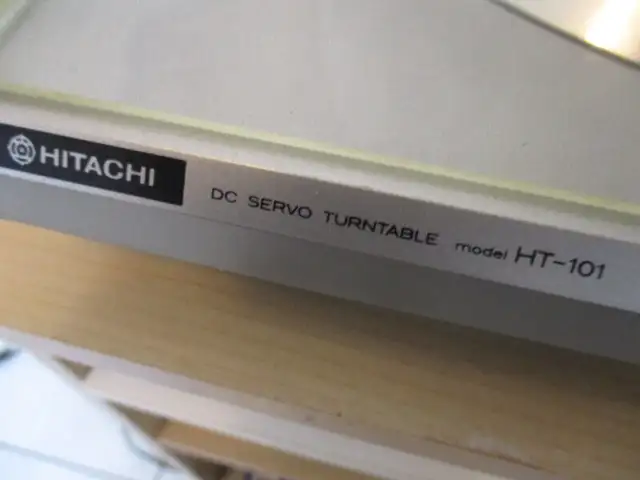 vintage Hitachi  turntable model HT-101 in Stereo Systems & Home Theatre in Mississauga / Peel Region - Image 4