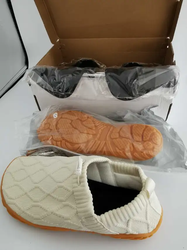 Water Shoes Size 43 (Men's 10/women's 11.5) in Men's Shoes in Markham / York Region - Image 3